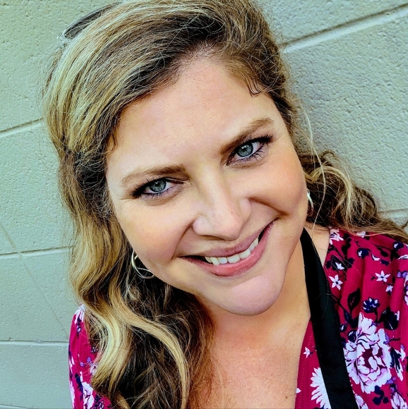 Meet your Posher, Emily - Picture 4 of 5